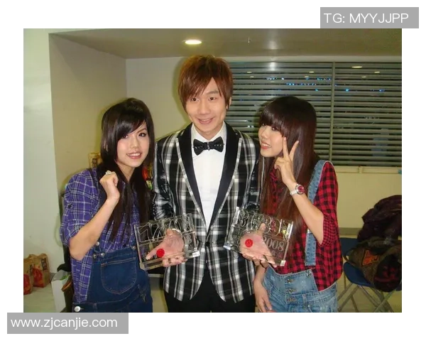 林俊杰与足球明星同框合影展现运动与音乐的完美结合